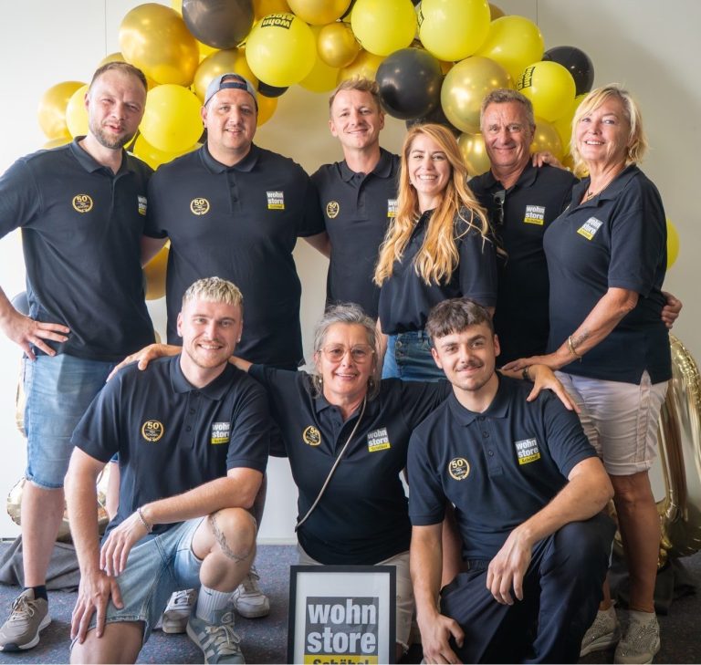 Gruppenfoto aller Mitarbeiter